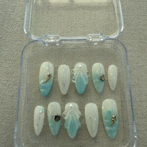 Elegant Seashell Nail Art Set - Blue and Cream